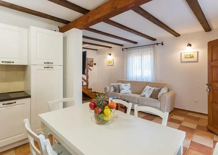 Casa Vala Romana With Jacuzzi And Big Garden Vikendica Pula