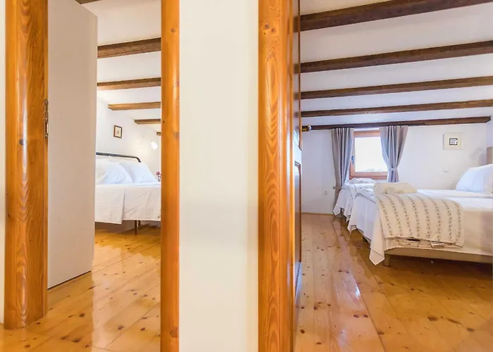 Vikendica Casa Vala Romana With Jacuzzi And Big Garden Pula