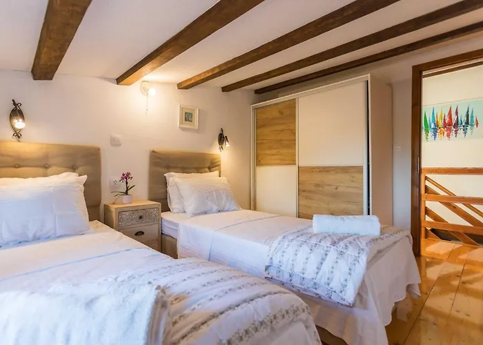 Casa Vala Romana With Jacuzzi And Big Garden Vikendica