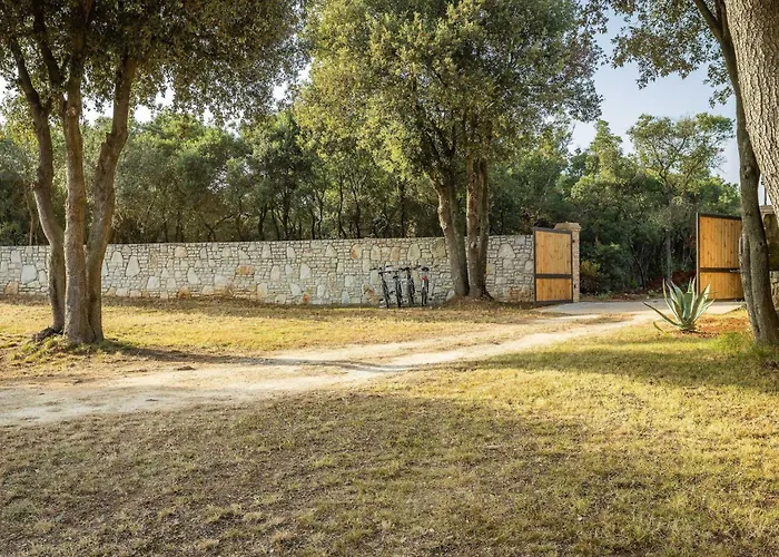 Casa Vala Romana With Jacuzzi And Big Garden Vikendica Pula